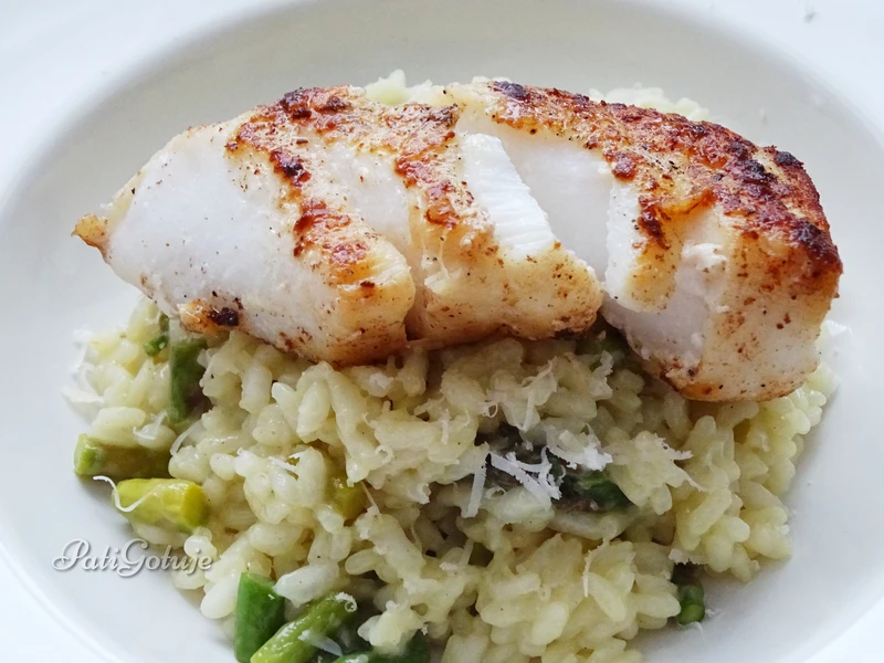 Polędwiczki z dorsza na maśle w towarzystwie risotto z szparagami