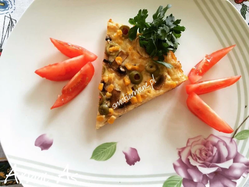Pizza na drobiowym spodzie (dietetyczna)