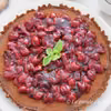 Czekoladowa tarta z wiśniową frużeliną bez pieczenia