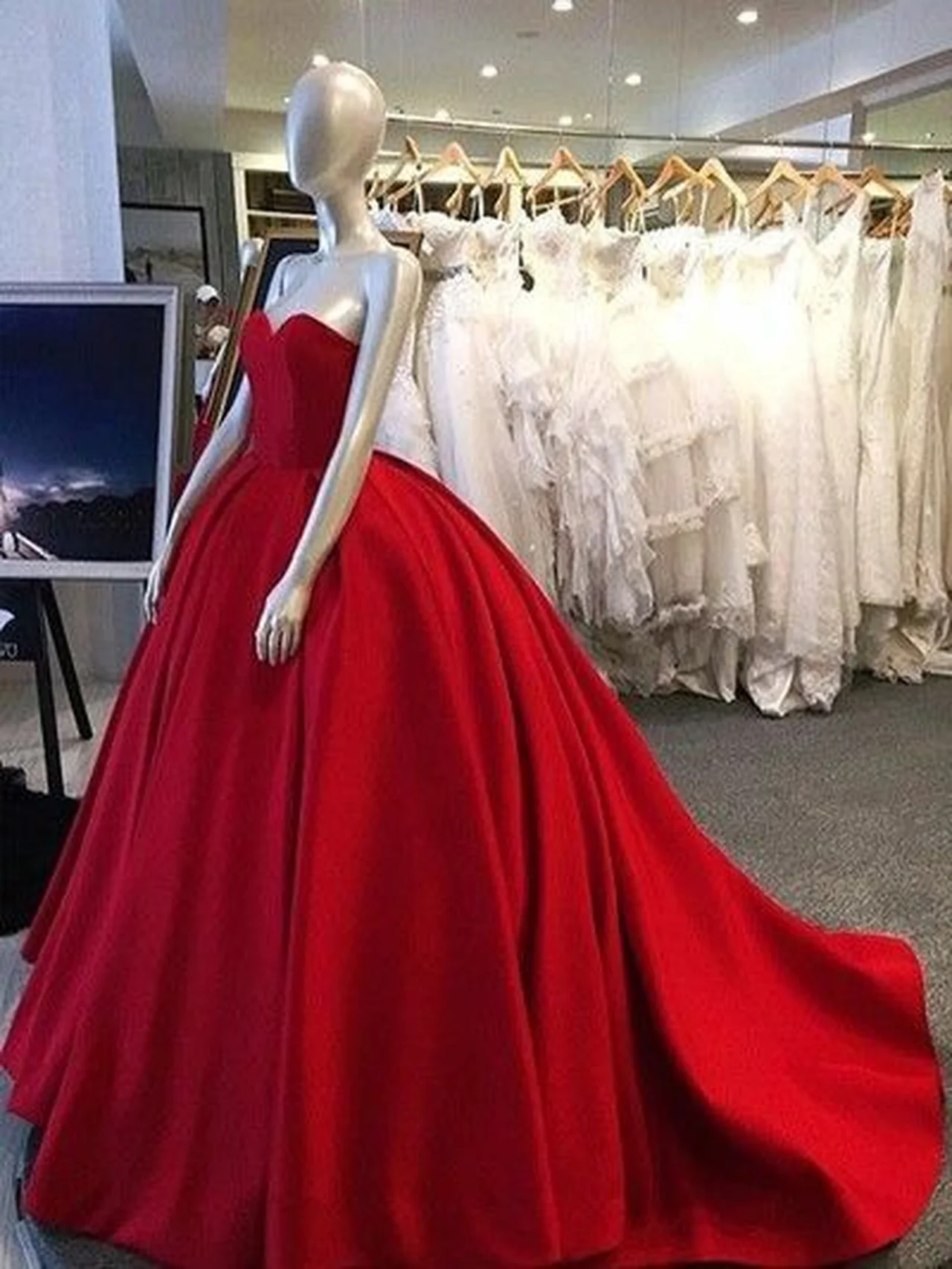 Czerwona suknia