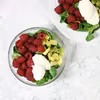 Sałatka z malinami, awokado i ricottą