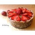 Mini tarta na spodzie orzechowym z kremem awokado