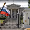 Dzień Zwycięstwa: Ambasador Rosji oblany czerwoną farbą!