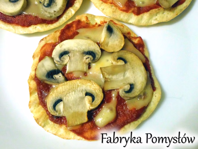 Białkowe pizzerinki z pieczarkami (fit)