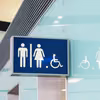 Dlaczego w Biedronce i Lidlu nie ma toalet dla klientów? Wreszcie ktoś zapytał o to rząd