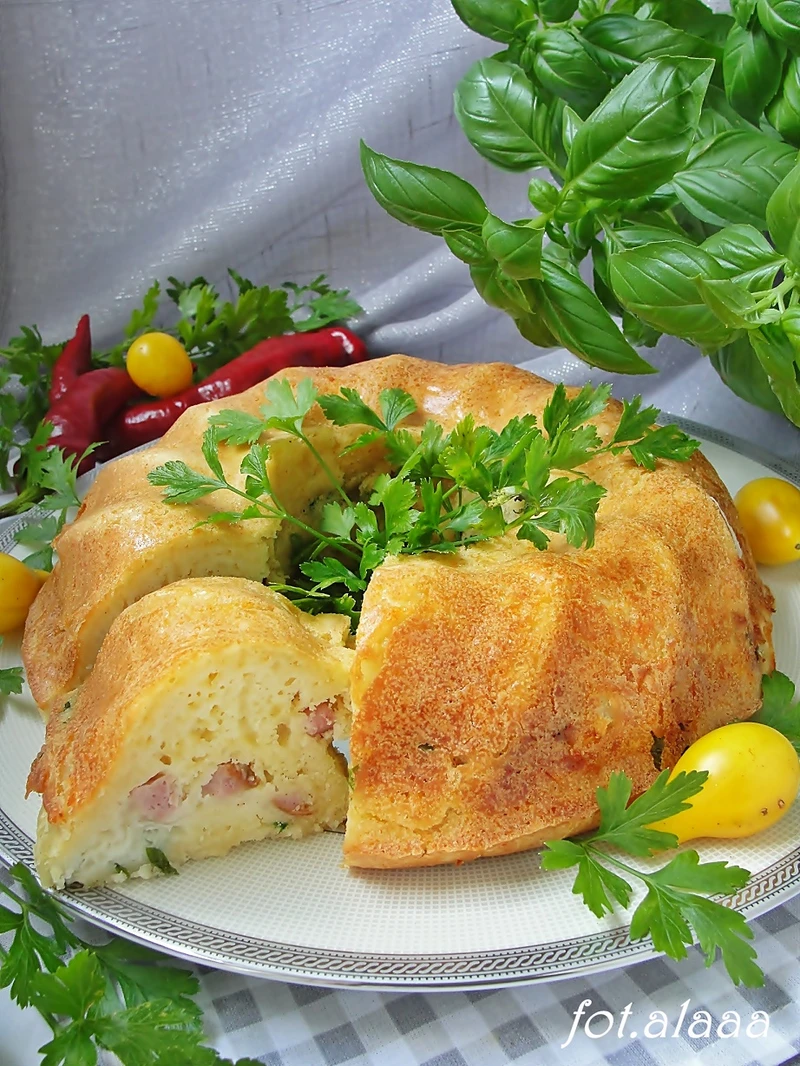 Babka serowa z kiełbasą