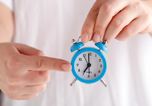 Kiedy zmiana czasu na zimowy? W 2025 roku zegary trzeba będzie przedstawić wyjątkowo wcześnie