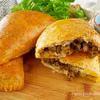 Calzone z mięsem i pieczarkami – pyszne pierogi drożdżowe