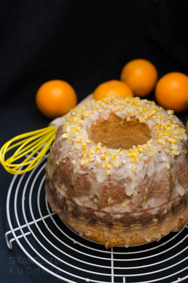 Babka piaskowa pomarańczowa.
