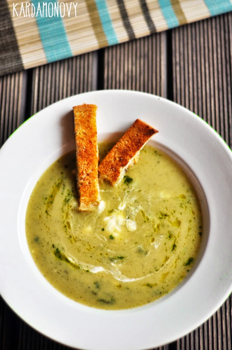 Zupa krem z cukinii z bazylią i mascarpone