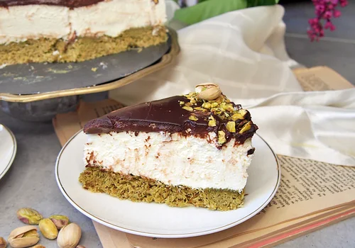 Sernik na zimno w stylu dubajskim