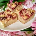 Ciasto drożdżowe z truskawkami i kruszonką