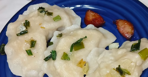 Pierogi z mięsa z rosołu z warzywami