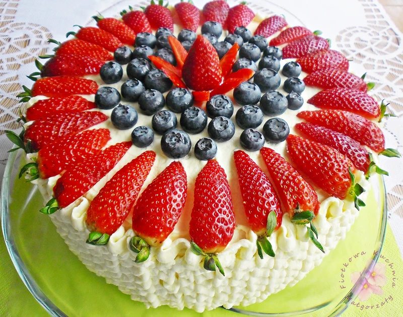 Tort bananowo- truskawkowy