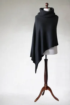 Asymetryczne poncho z kaszmiru