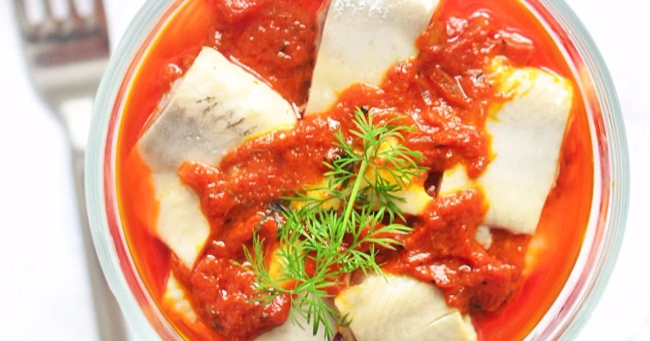 Śledzie po turecku - w papryce i pomidorach