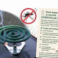 Zwiń kawę i pastę w ręcznik… Komary UCIEKAJĄ jak szalone! To „domowe cygaro” uratuje Twój wieczór w ogrodzie