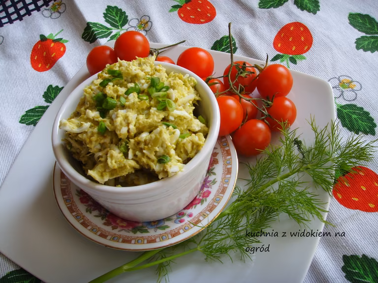 Pasta z brokuła z jajkiem i zieloną cebulką. Pasta brokułowa do pieczywa.