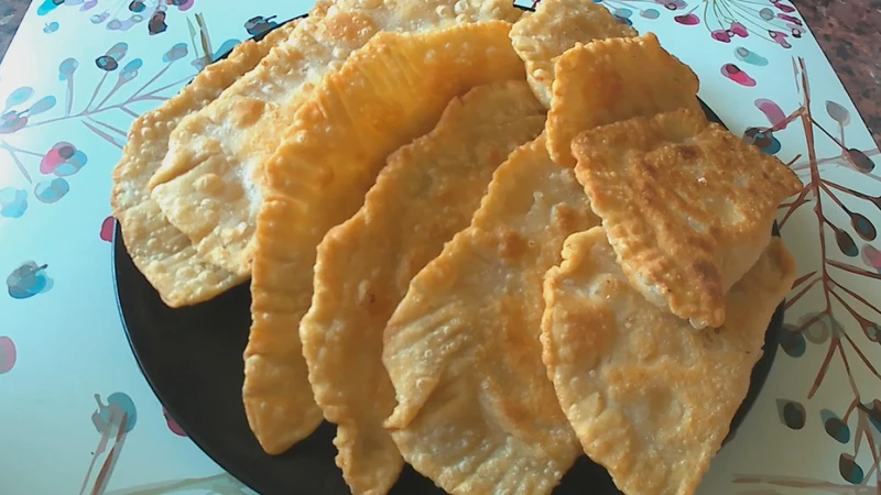 Smażone pierożki z białym serem