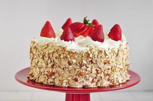 Torcik z truskawkami