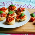 Bruschetta z pomidorami, papryką i bazylią