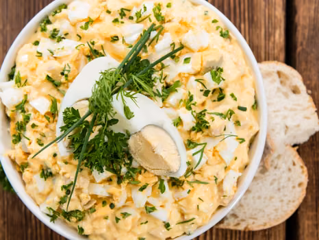 Pasta jajeczna w nowym wydaniu – z chrzanem i rzeżuchą na Wielkanoc!