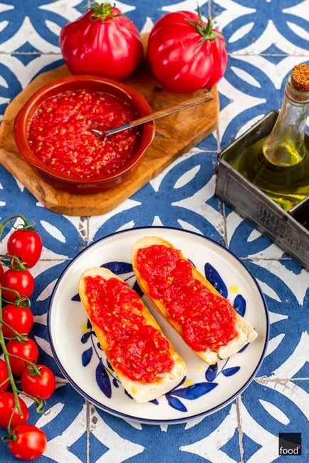 Pan con tomate - hiszpański chleb z pomidorem
