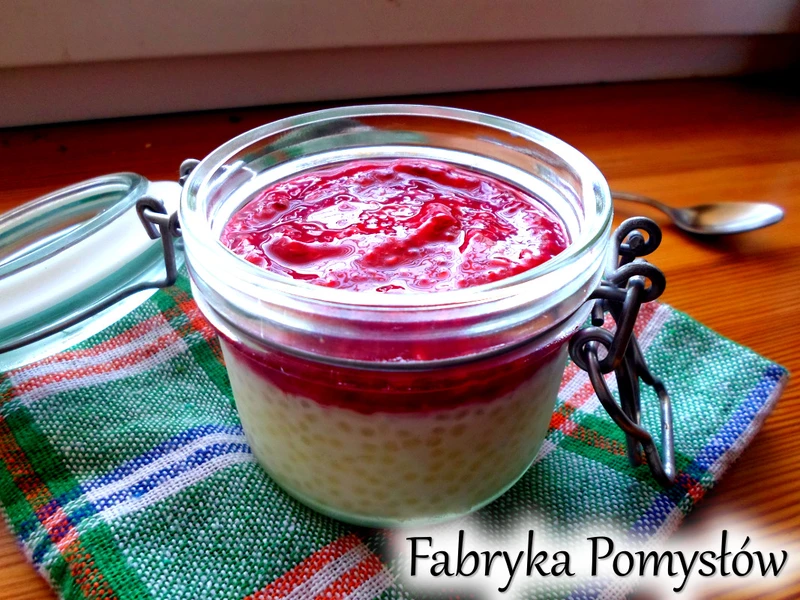 Pudding z tapioki z musem malinowym
