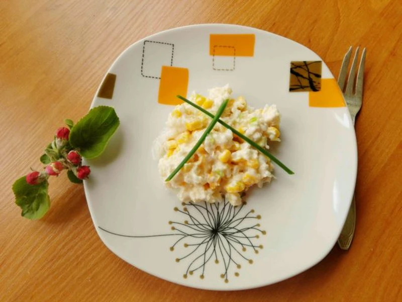 Odchudzona  sałatka z kurczakiem i ananasem