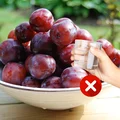 Nie popijaj tych owoców wodą! Prawda czy mit?