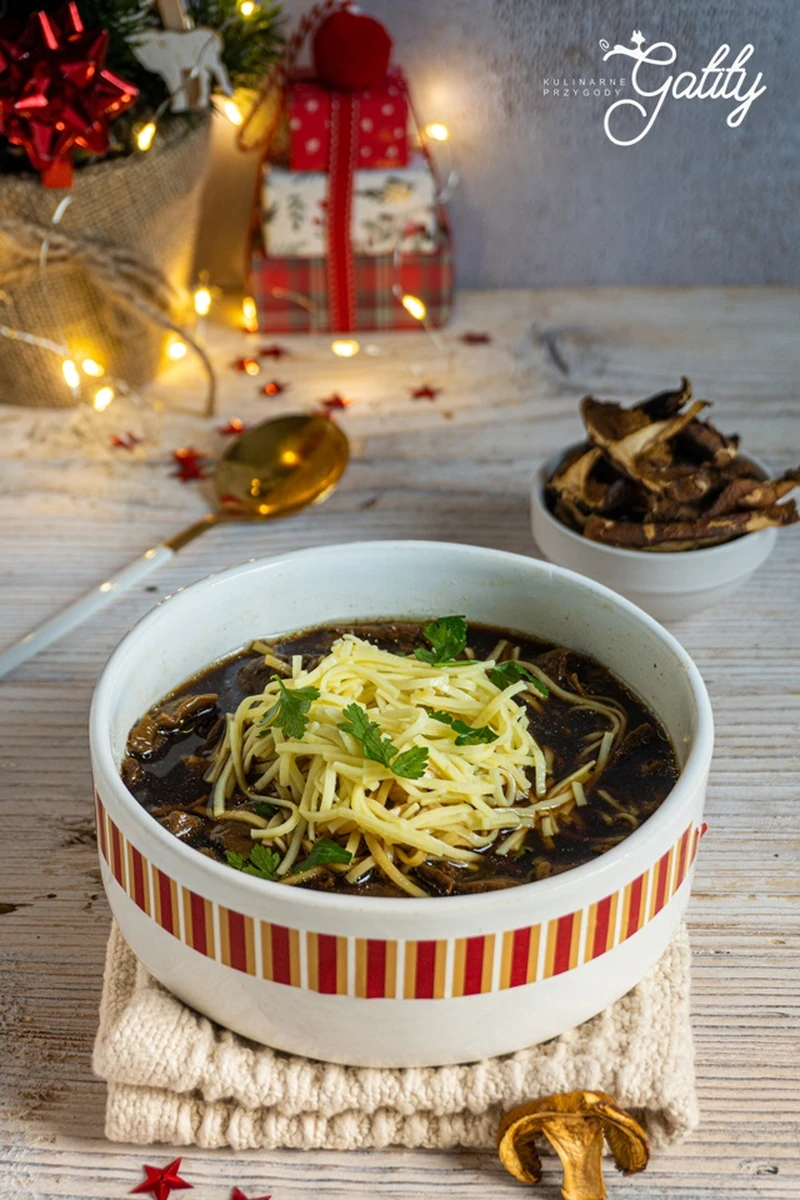 Zupa grzybowa wigilijna z makaronem