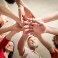 Międzynarodowy Dzień Solidarności: Jak Świętujemy Wspólnotę i Współpracę