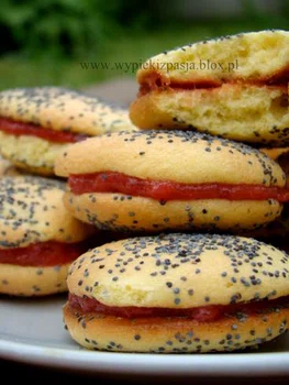 Ciasteczka biszkoptowe z makiem i marmoladą
