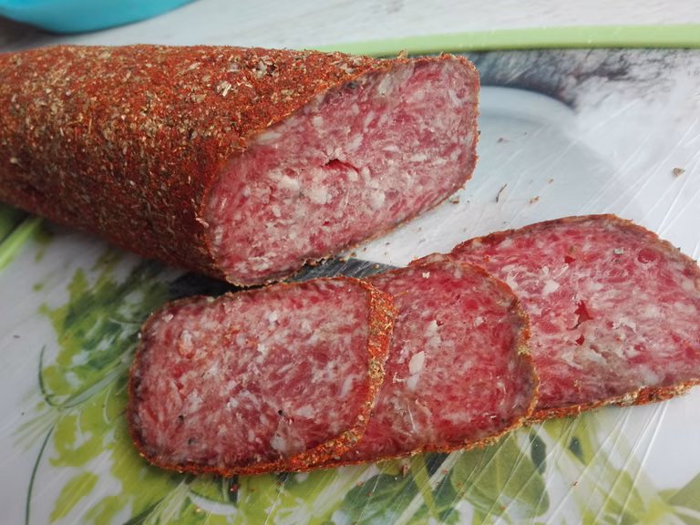 Wędlina suszona dojrzewająca a'la salami
