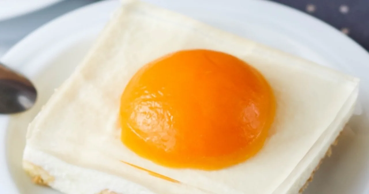 Ciasto jajko sadzone czyli sernik na zimno z brzoskwinią