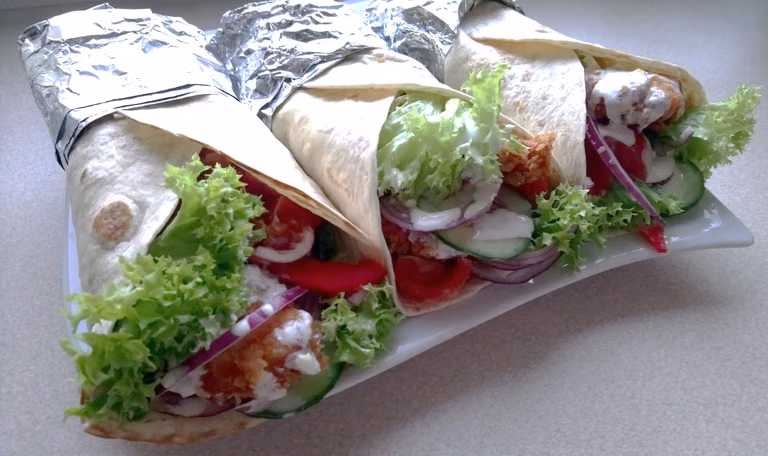 Tortilla z kurczakiem i warzywami