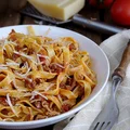 Makaron tagliatelle z sosem bolońskim (Tagliatelle con ragù alla bolognese)