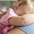Komu należy się 1000 zł na dziecko przez rok?