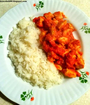 Kurczak w pikantnym sosie pomidorowym