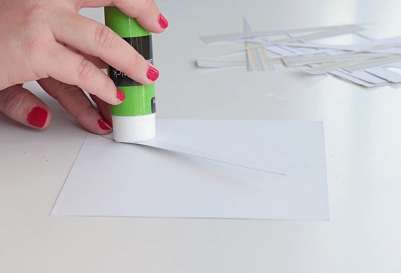 Jeżeli nagle potrzebujesz skleić papier a nie masz kleju…