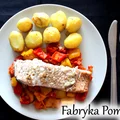 Łosoś z peperonatą i pieczonymi ziemniakami