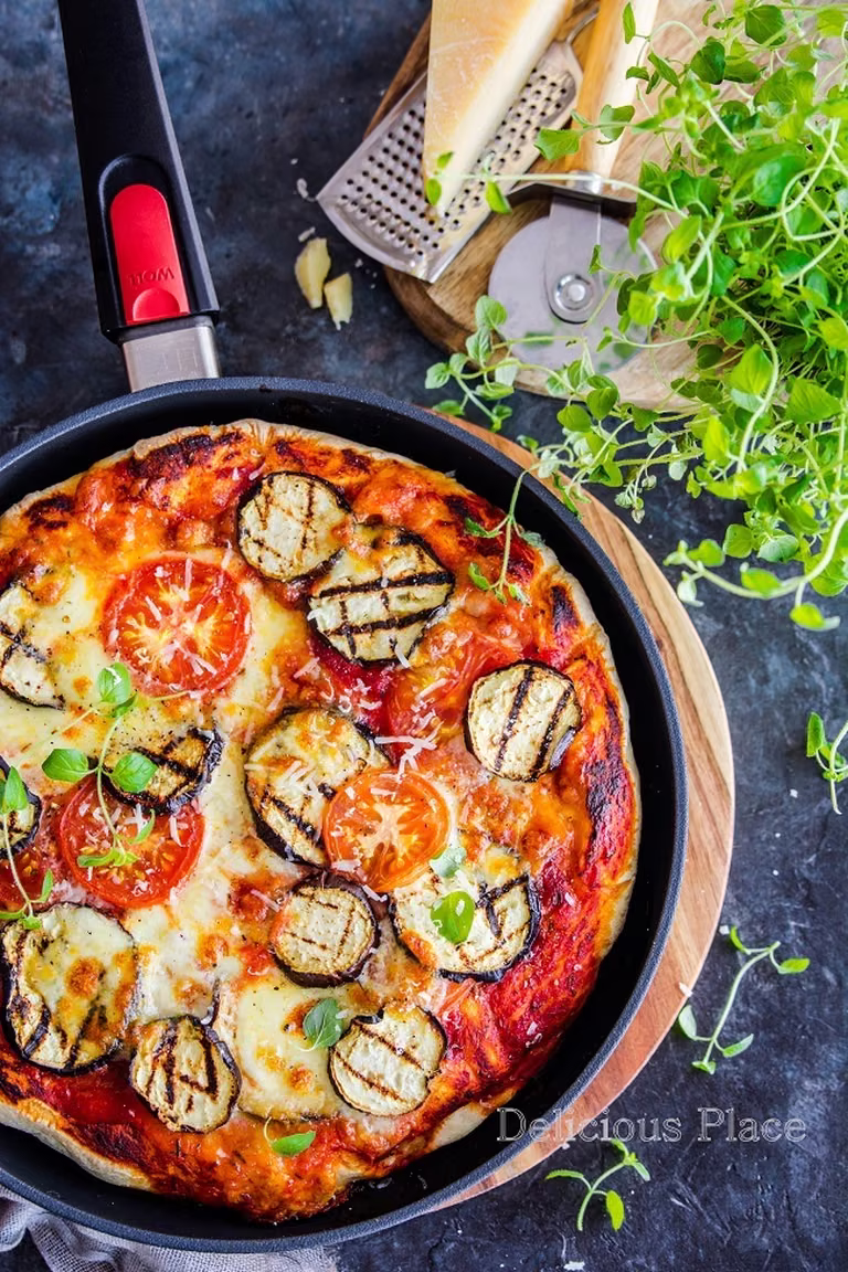 Pizza melanzane z patelni