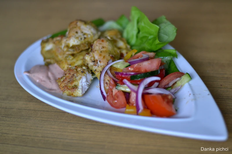Pierś z kurczaka w cieście curry z ziołami