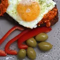Kotlet schabowy po wiedeńsku z ajvarem