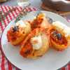 Muszle makaronowe zapiekane w sosie pomidorowym z tuńczykiem i czarnymi oliwkami