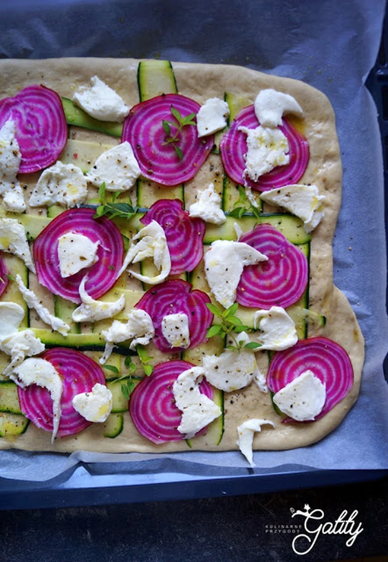 Pizza z burakami i cukinią