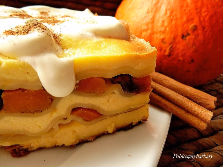 Sernikowa lasagne z dynią i żurawiną