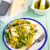 Spaghetti z pistacjowym pesto, szparagami i burratą