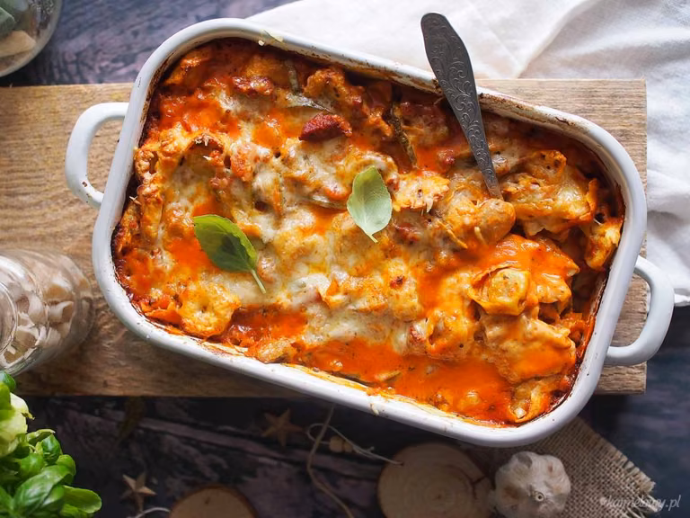 Tortellini zapiekane w sosie bolońskim