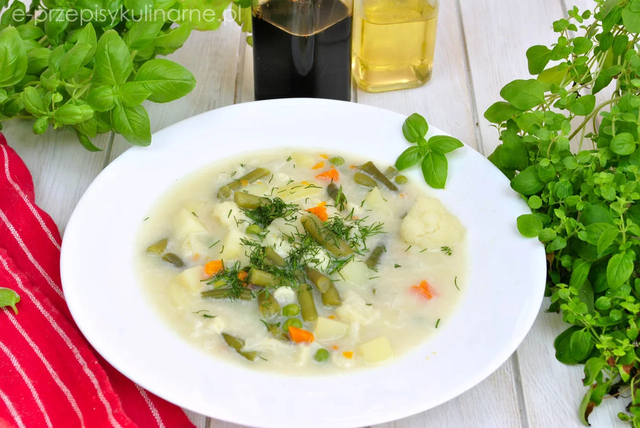 Zupa jarzynowa – przepis na domową zupę